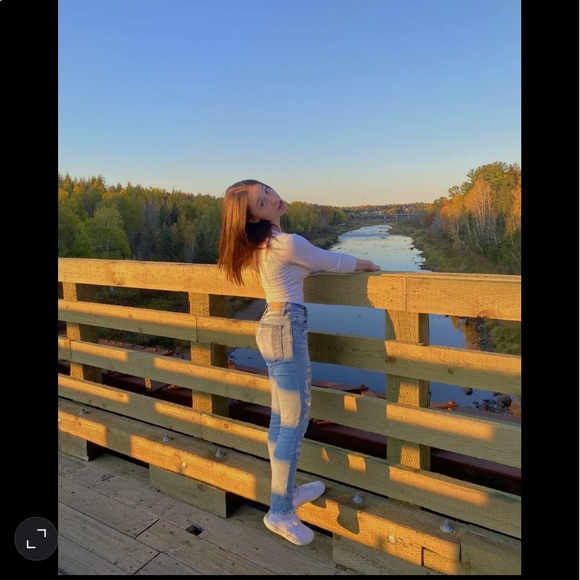 Meet your Posher, Amber - Picture 3 of 3